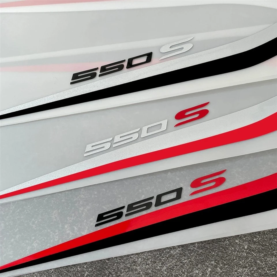 Qjmotor 550s stiker sepeda motor