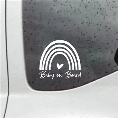 Bayi di papan stiker mobil pola pelangi