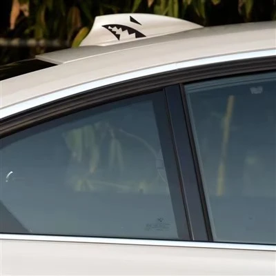 Kartun kreatif stiker mobil gigi hiu kreatif