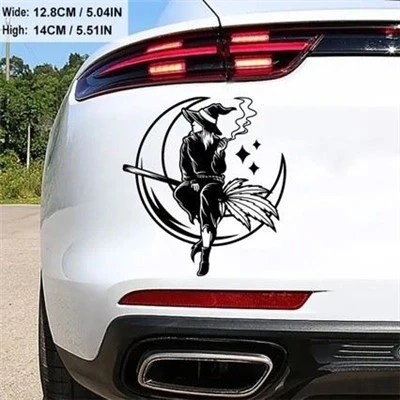 Penyihir Ajaib Duduk Di Bulan